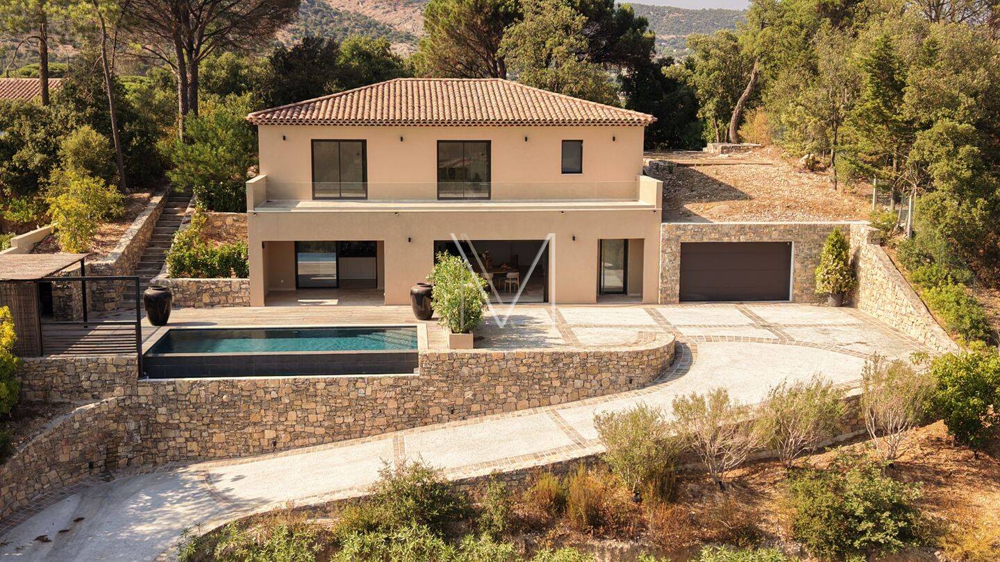 Maison 5 pièces 235 m² · à Le Plan-de-la-Tour · 235 m² · 1 695 000 €