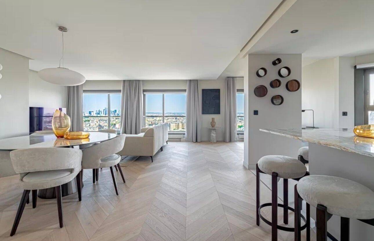 Appartement 5 pièces 130 m² · à Paris 15ème Arrondissement · 130 m² · 10 500 €