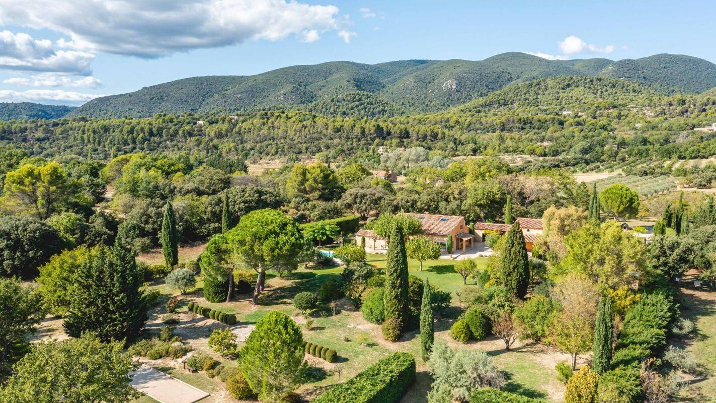 Maison 10 pièces 293 m² · à Vaugines · 292,7 m² · 1 560 000 €