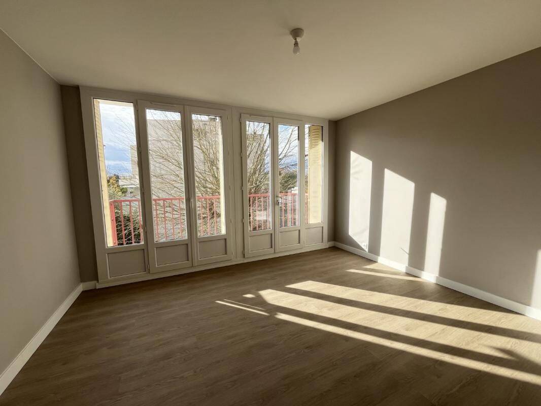 Appartement 4 pièces 72 m² · à Saint-Martin-d'Hères · 72 m² · 842 €