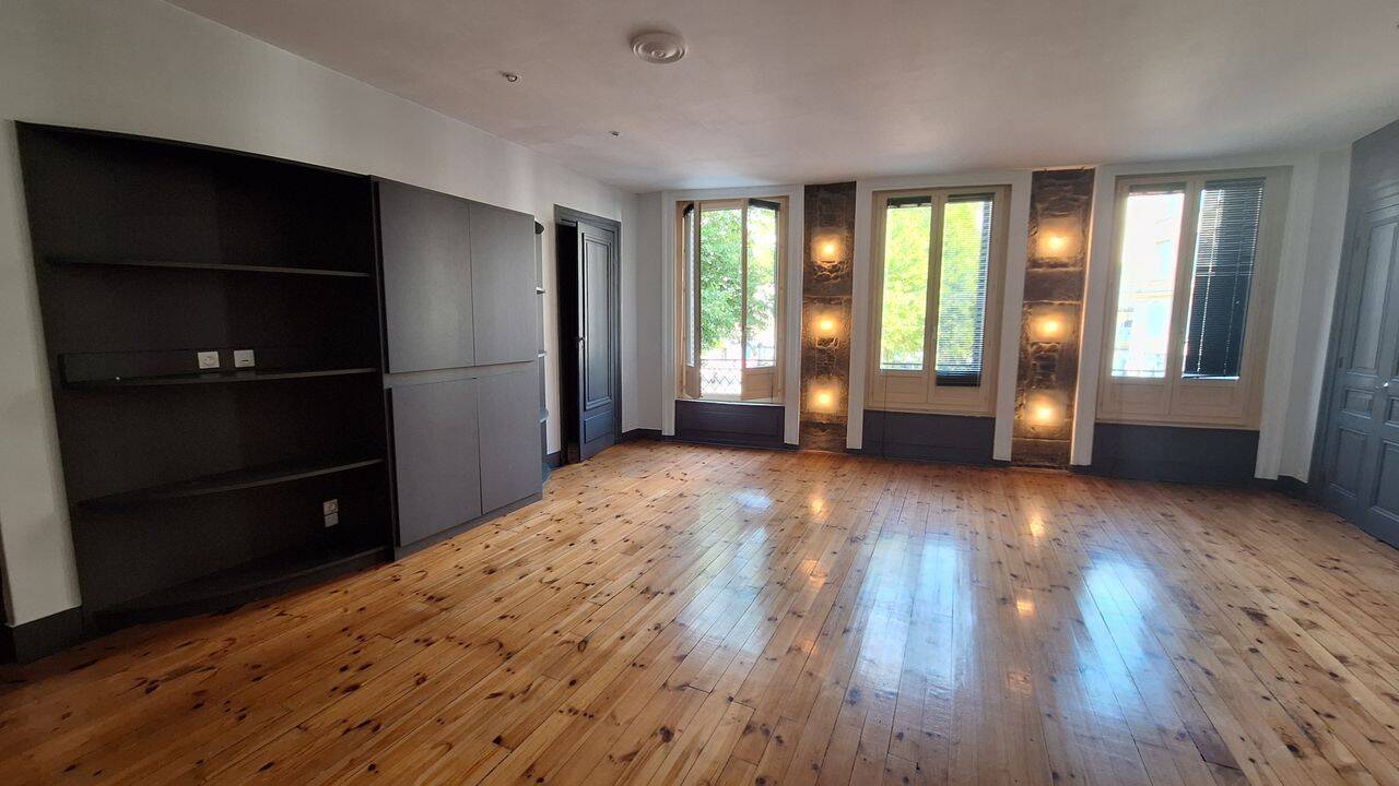 Appartement 3 pièces 75 m² · à Saint-Étienne · 75 m² · 690 €