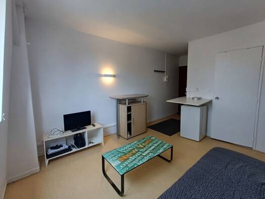 Appartement à louer 380 € 1 pièce 17 m² Centre Ville Pau 64000