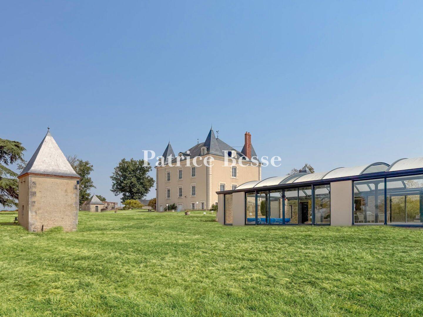 Maison 14 pièces 660 m² · à Montmorillon · 660 m² · 820 000 €