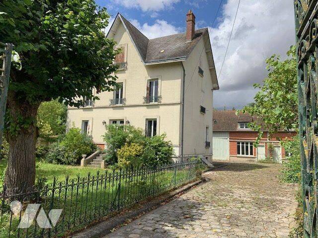 Maison 8 pièces 230 m² · à Puiseaux · 230 m² · 349 000 €