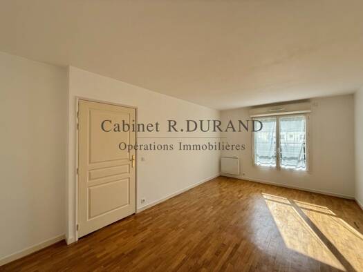 Appartement à louer 1 350 € 2 pièces 1 chambre 45,9 m² RDC Colombiers Issy-les-Moulineaux 92130