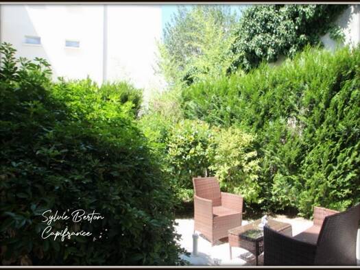 Institut de beauté à vendre Fonds de commerce 100 000 € 8 pièces 102 m² de surface de vente Est Vaires-sur-Marne 77360