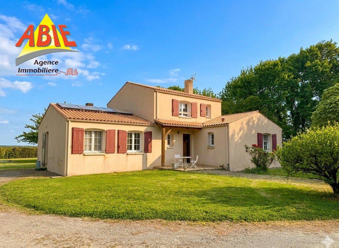 Maison 7 pièces 153 m² · à Petosse · 153 m² · 249 000 €