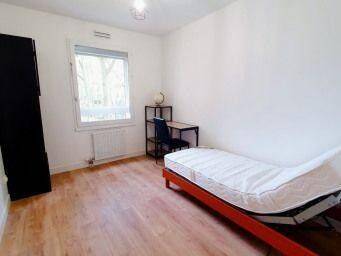 Appartement 5 pièces 102 m² · à Créteil · 102 m² · 520 €