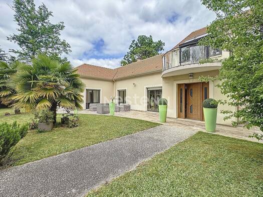 Maison à vendre 1 090 000 € 9 pièces 5 chambres 296 m² 3 600 m² de terrain Ouest Lamorlaye 60260