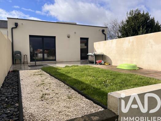 Maison de plain-pied à vendre 329 000 € 5 pièces 3 chambres 84 m² 512 m² de terrain Houssais Rezé 44400