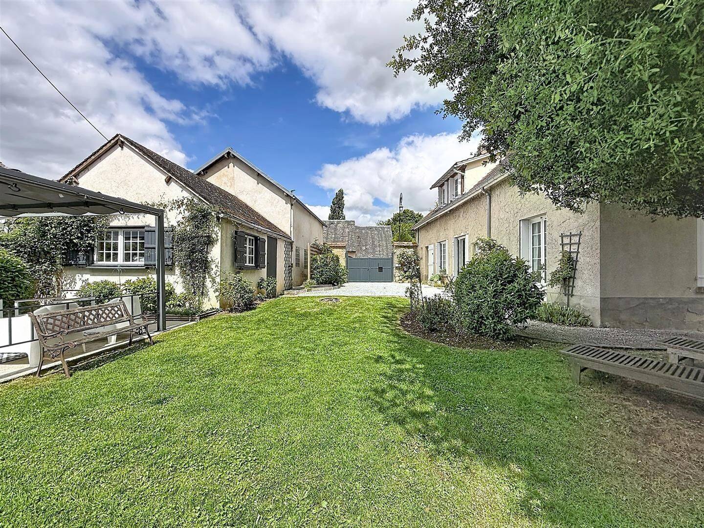 Maison 8 pièces 165 m² · à Épernon · 165 m² · 310 000 €