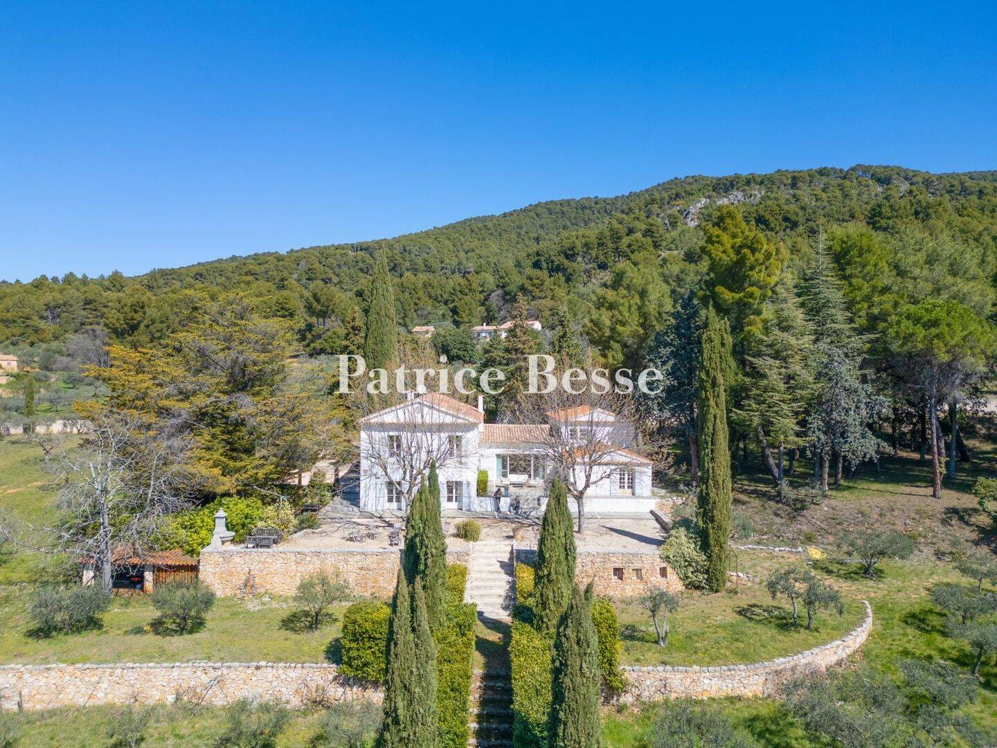 Maison 10 pièces 353 m² · à Aups · 353 m² · 1 290 000 €