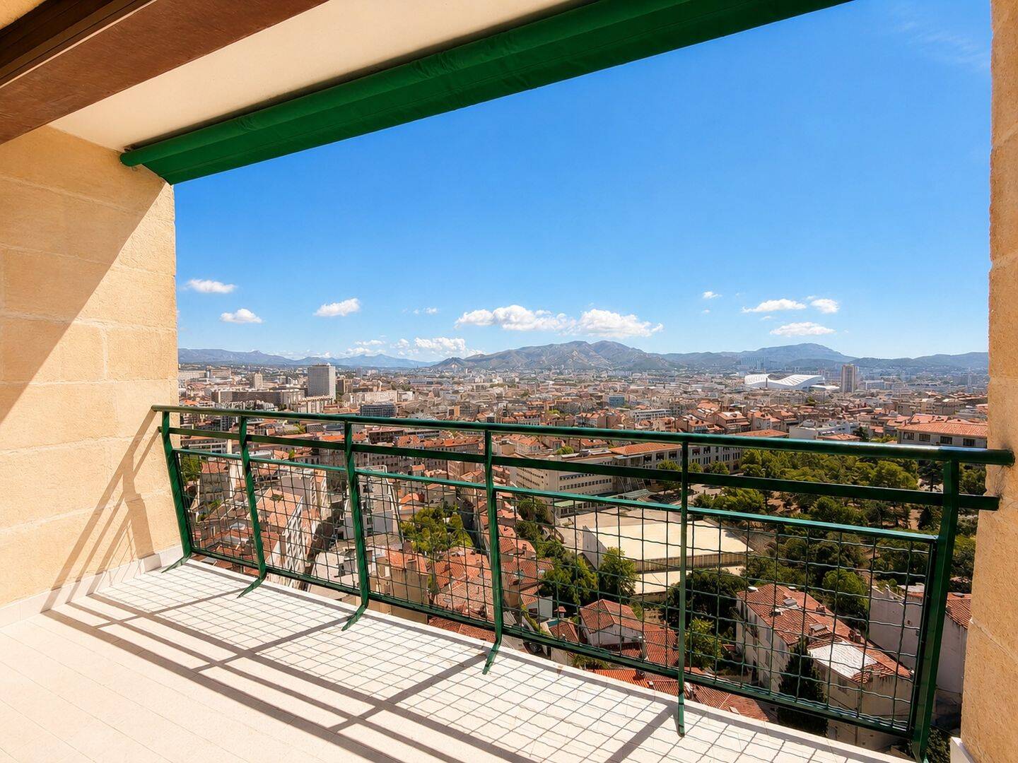 Appartement 4 pièces 92 m² · à Marseille 6ème Arrondissement · 92 m² · 1 950 €/mois