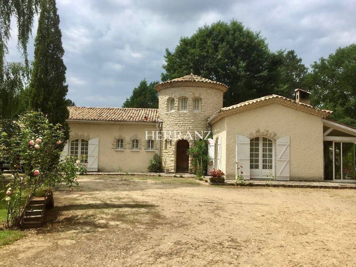Maison 5 pièces 165 m² · à Ménesplet · 165 m² · 295 000 €