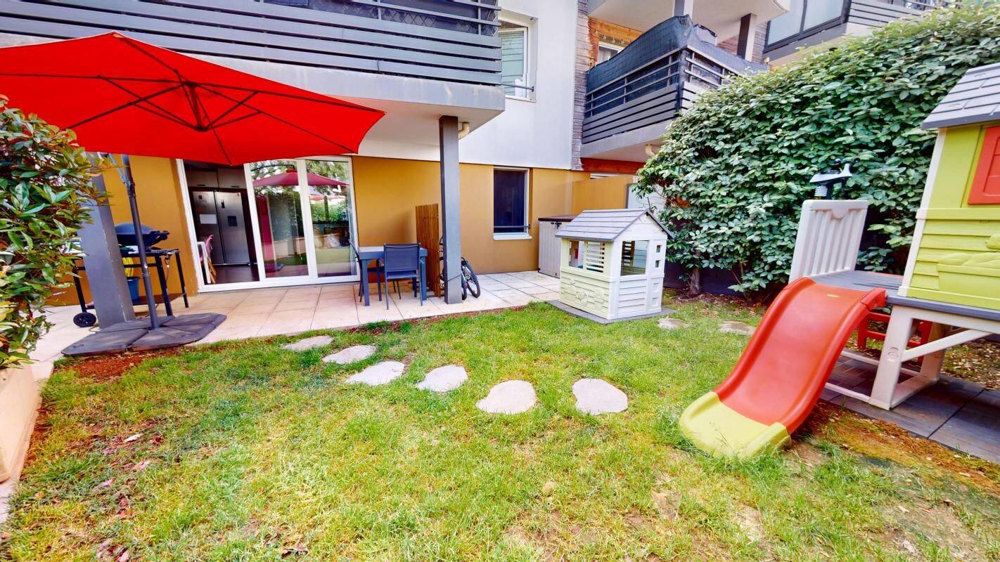 Appartement 3 pièces 69 m² · à Vaulx-en-Velin · 69 m² · 180 000 €