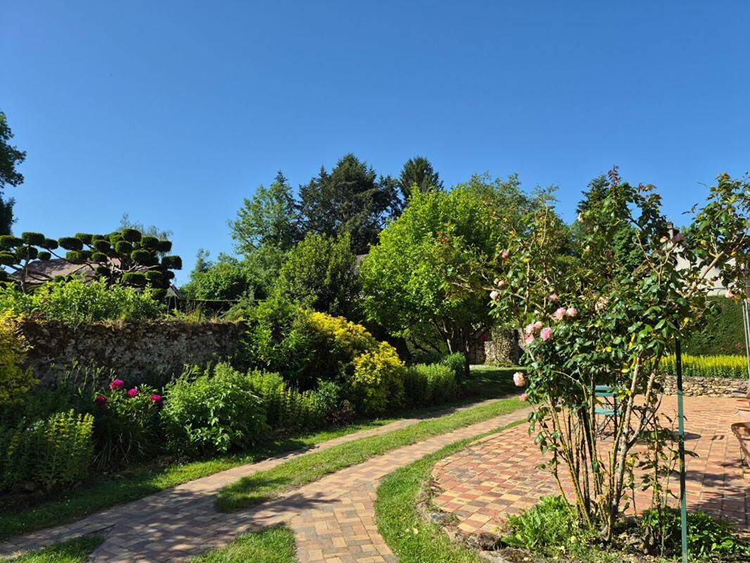 Maison 8 pièces 210 m² · à Dampierre-en-Yvelines · 210 m² · 597 000 €