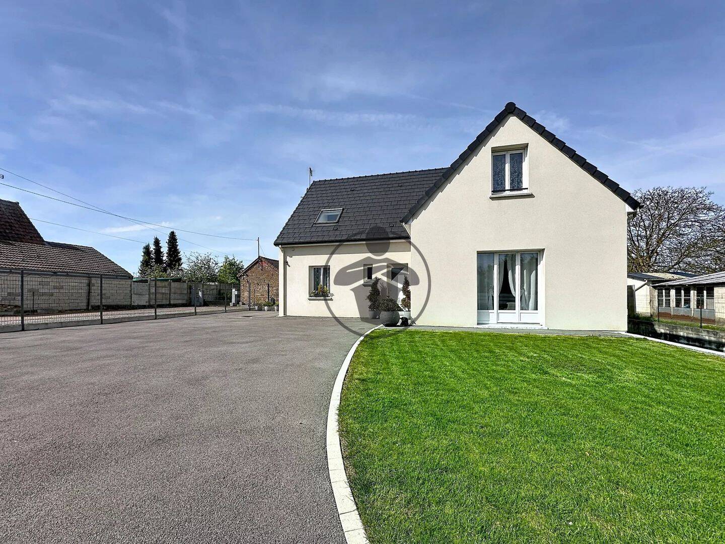 Pavillon individuel récent avec sous-sol complet
