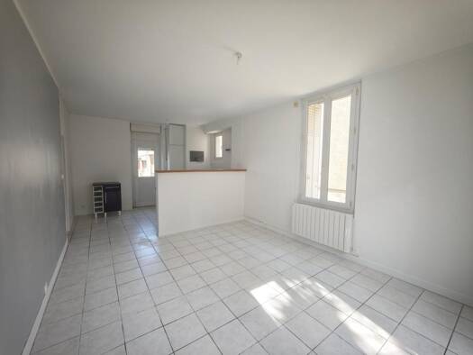 Appartement à louer 830 € 3 pièces 2 chambres 63,1 m² RDC Mézières-sur-Seine 78970