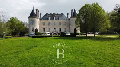Château à vendre 1 260 000 € 350 000 m² de terrain Bourges 18000
