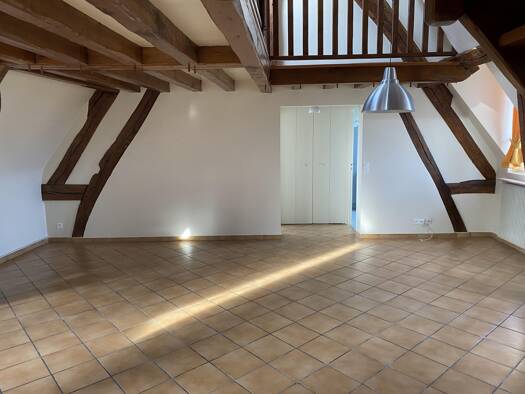 Maison à plusieurs étages à louer 1 310 € 4 pièces 3 chambres 109 m² Étage 3/3 Houdan 78550