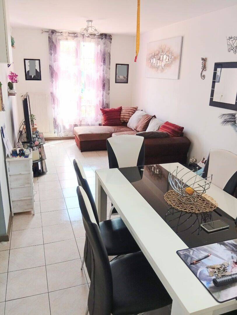 centre ville / Maison divisée en 4 appartements / 3 lots à vend
