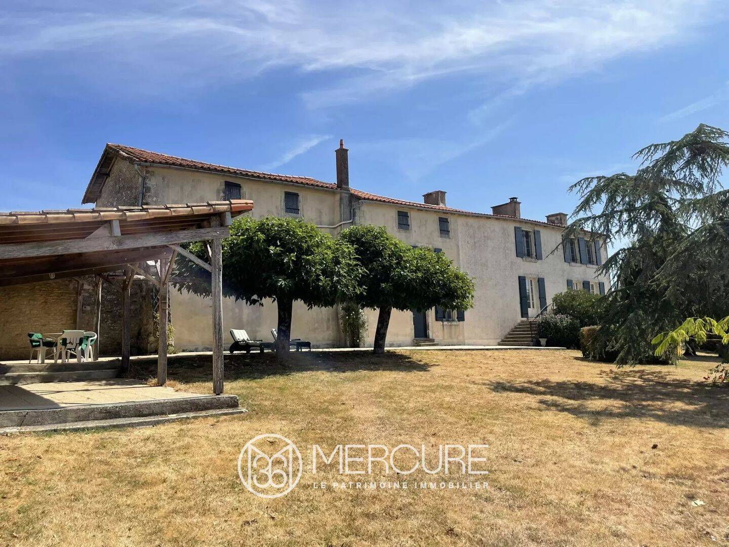 Maison 7 pièces 183 m² · à Saint-Maixent-l'École · 182,9 m² · 296 800 €