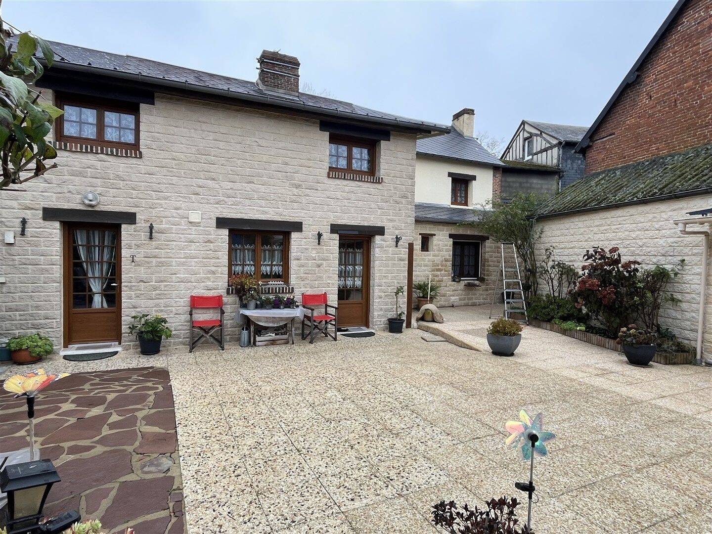 Maison 7 pièces 700 m² · à Vimoutiers · 700 m² · 222 000 €