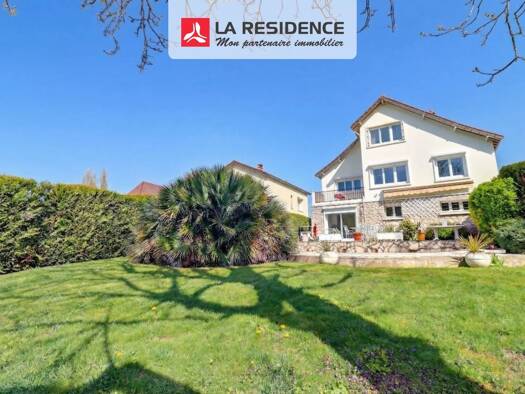 Maison de ville à vendre 740 000 € 7 pièces 4 chambres 152 m² 1 312 m² de terrain Poissy 78300