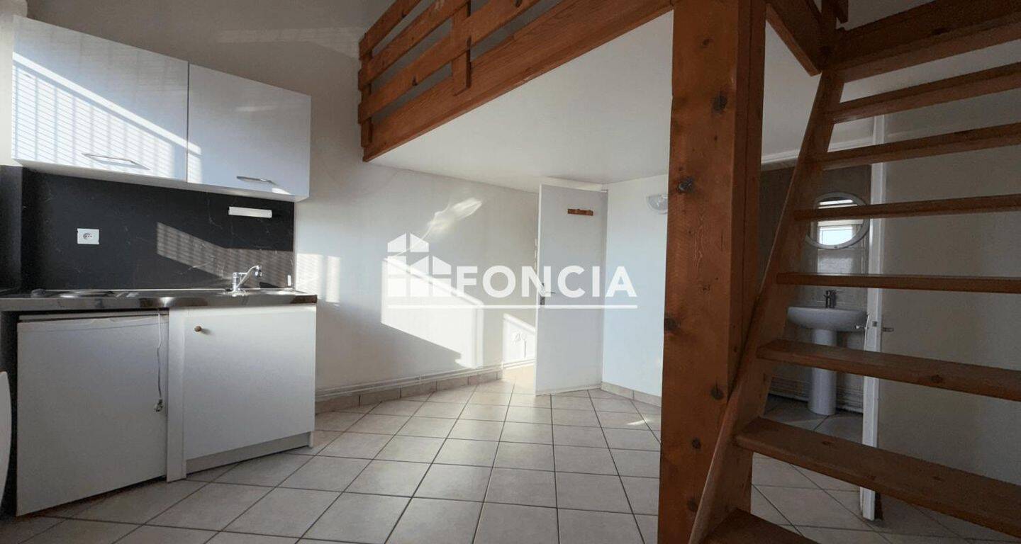 Appartement 1 pièce 16 m² · à Vénissieux · 15,5 m² · 453 €