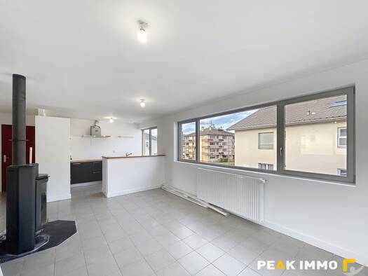 Appartement à louer 1 760 € 4 pièces 3 chambres 87,6 m² 2ème étage Bonne 74380