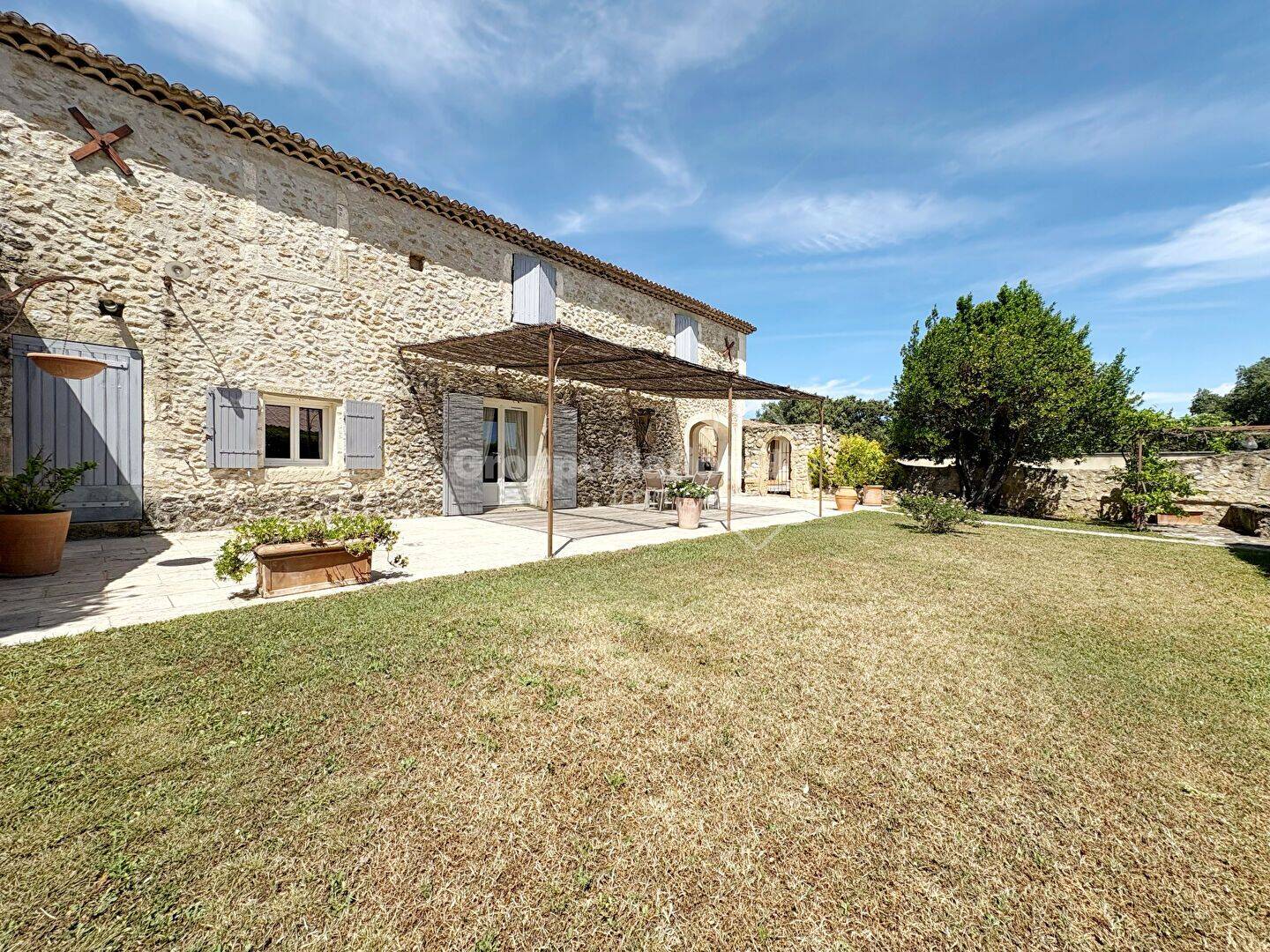 Maison 8 pièces 270 m² · à Aureille · 270 m² · 768 000 €