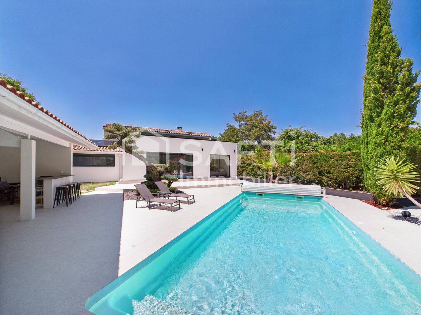 Maison 7 pièces 260 m² · à Saint-Aubin-de-Médoc · 260 m² · 949 000 €