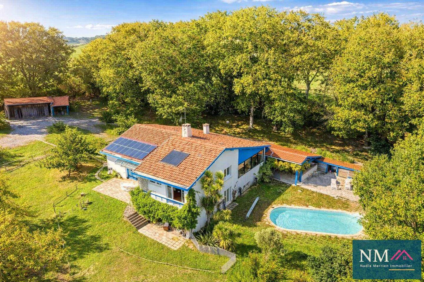 Maison 11 pièces 290 m² · à Urcuit · 290 m² · 899 000 €