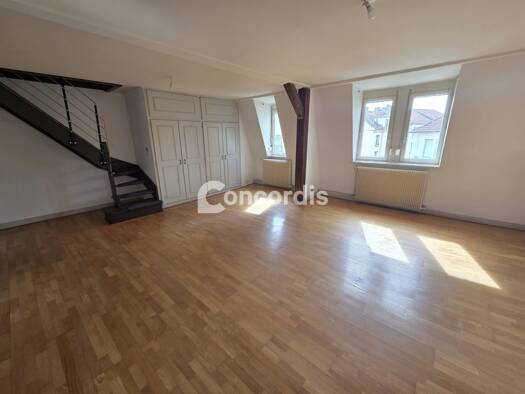 Appartement à vendre 220 000 € 5 pièces 4 chambres 117 m² Étage 3/3 Sablon Metz 57000