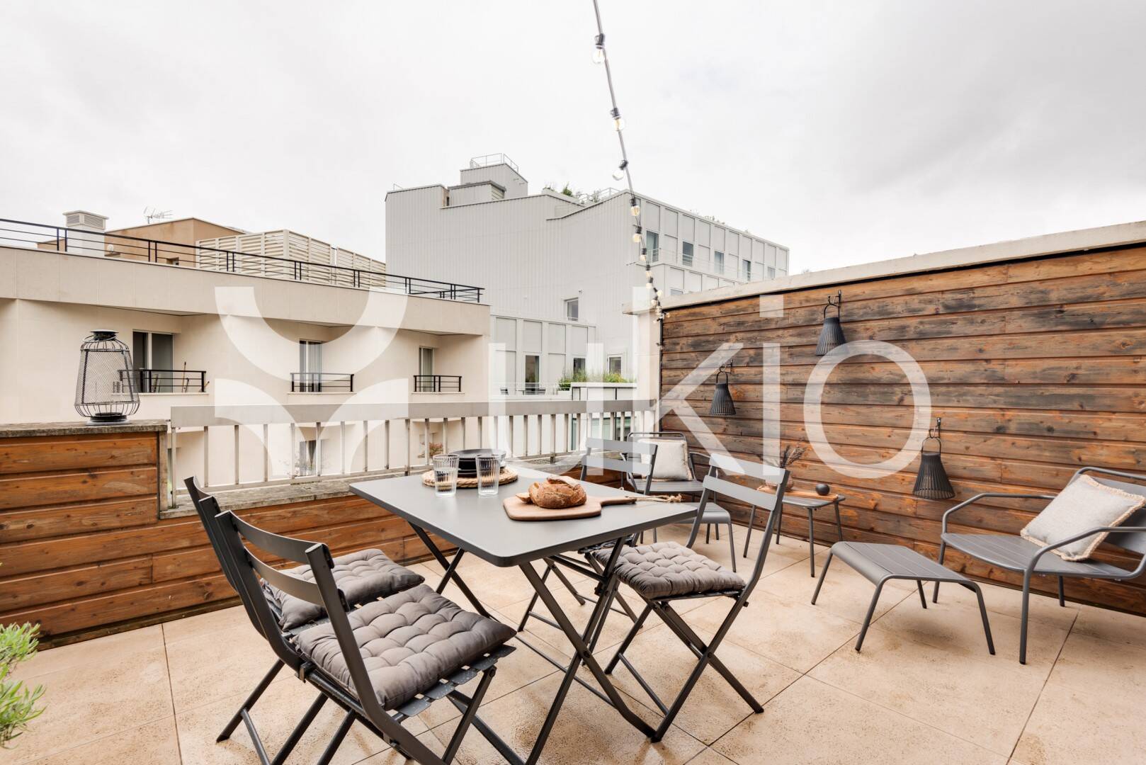 Appartement 3 pièces 80 m² · à Paris 16ème Arrondissement · 80 m² · 4 565 €