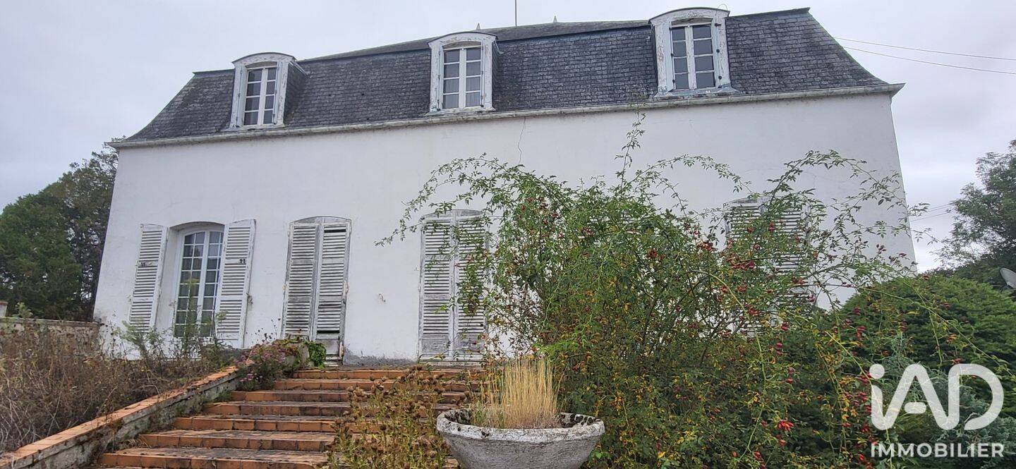 Maison 8 pièces 317 m² · à Charny Orée de Puisaye · 317 m² · 333 000 €