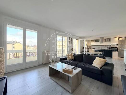 Appartement à vendre 410 000 € 4 pièces 3 chambres 90,9 m² Étage 3/4 Gare Poissy 78300