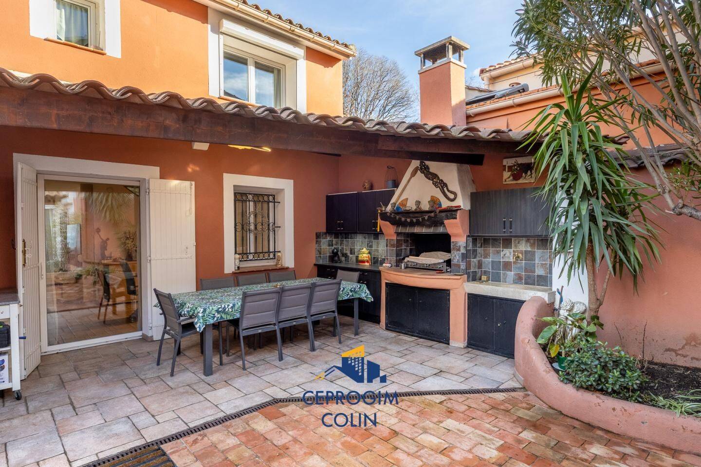 Maison 12 pièces 300 m² · à Marseille 10ème Arrondissement · 300 m² · 749 000 €