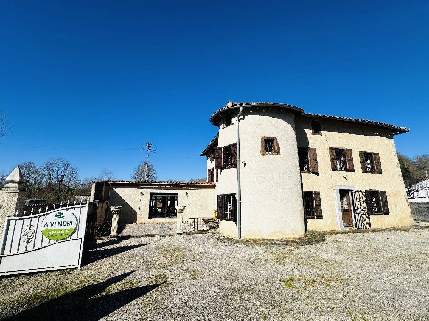 Maison 12 pièces 420 m² · à Prat-Bonrepaux · 420 m² · 287 000 €