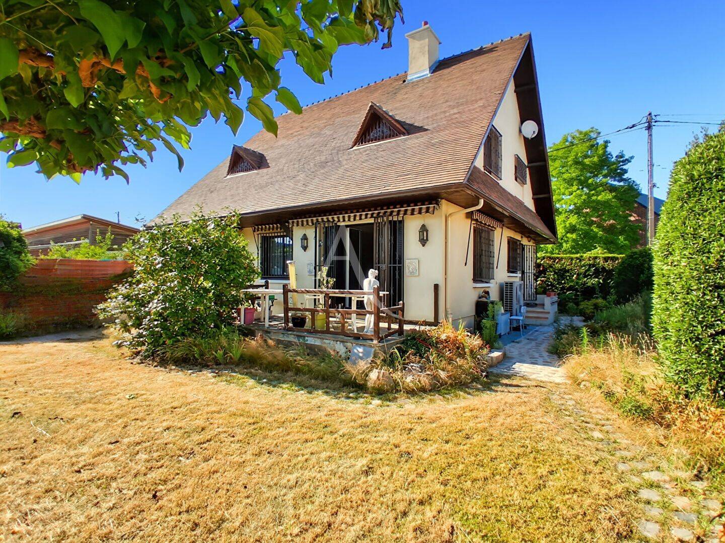 Maison 6 pièces 150 m² · à Saint-Étienne-du-Rouvray · 150 m² · 230 000 €