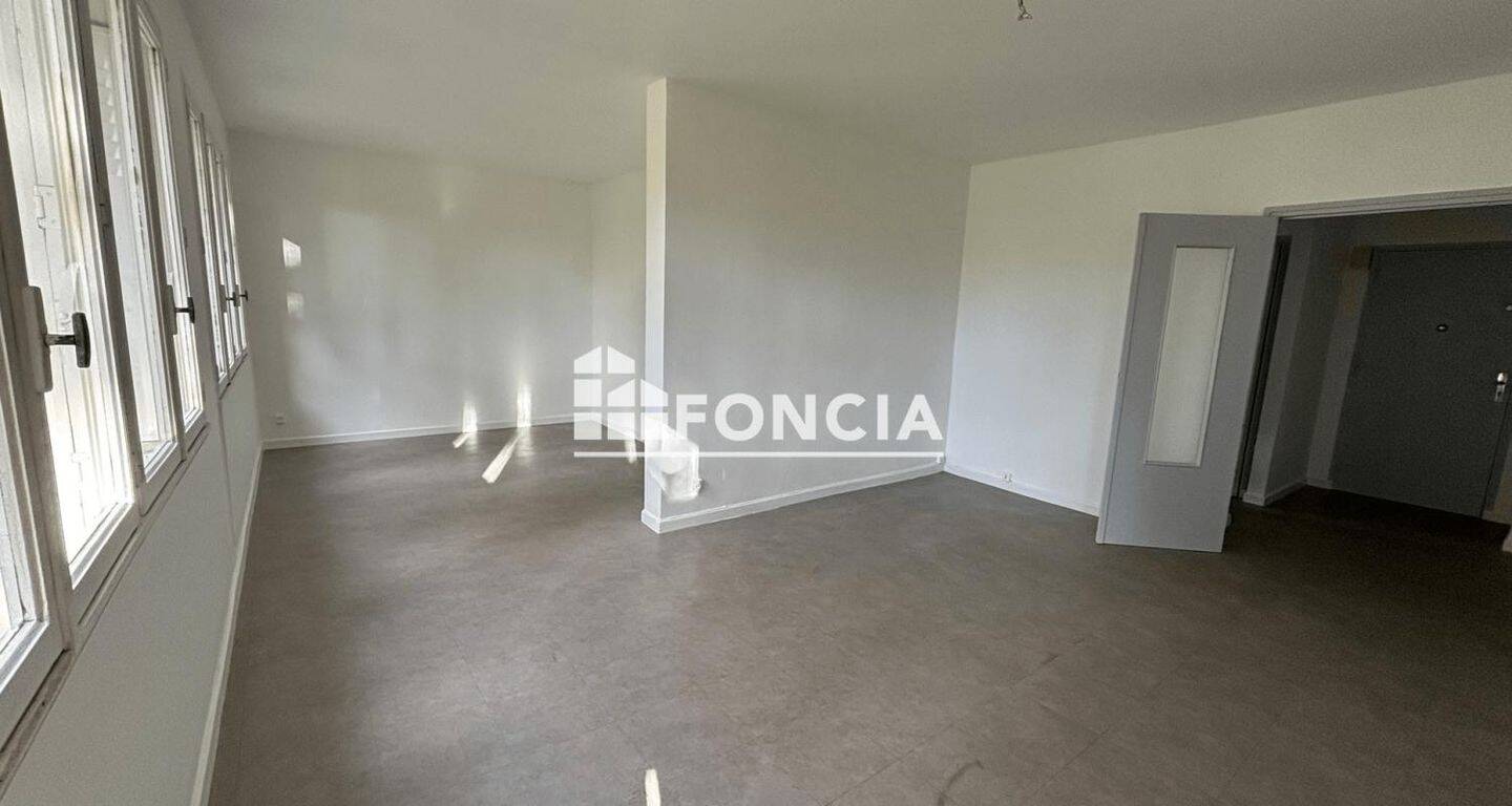 Appartement 5 pièces 84 m² · à Pierrelatte · 84,1 m² · 700 €/mois