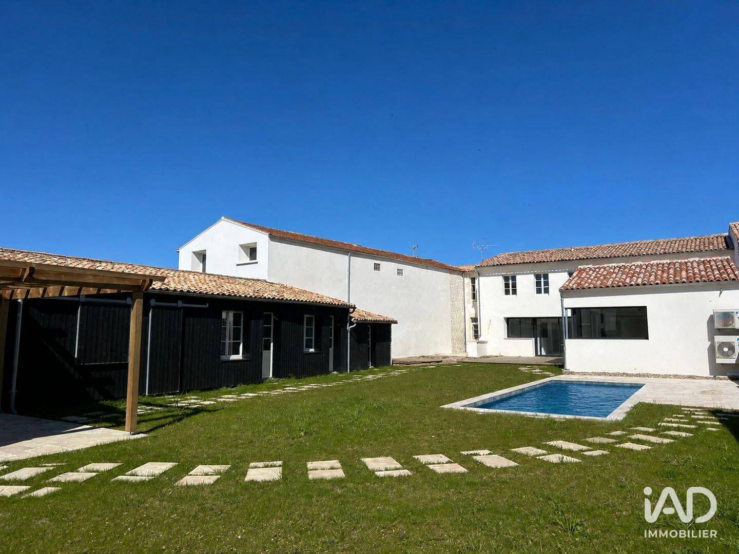 Maison 7 pièces 397 m² · à La Flotte · 397 m² · 2 496 000 €