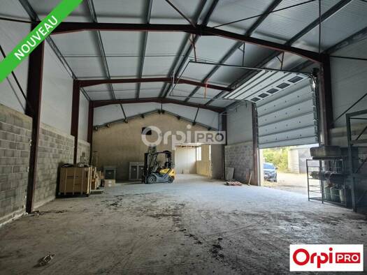 Local d'activités à louer 2 900 € 470 m² d'espace de stockage Bourg-de-Péage 26300