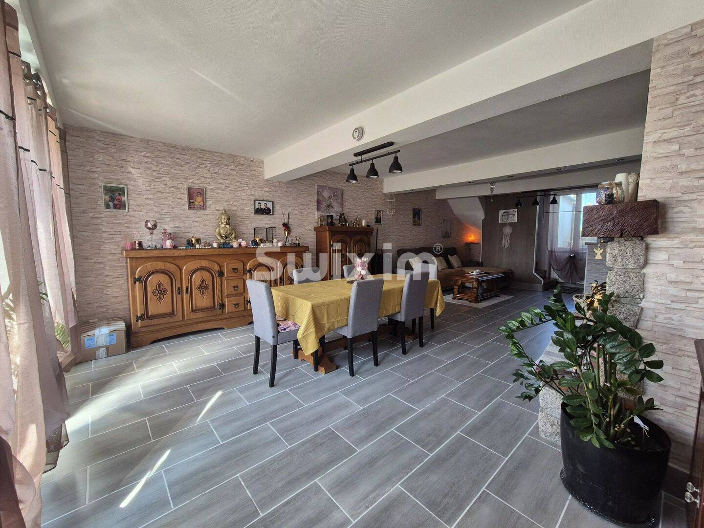 Maison 13 pièces 205 m² · à Saint-Péreuse · 205 m² · 260 000 €
