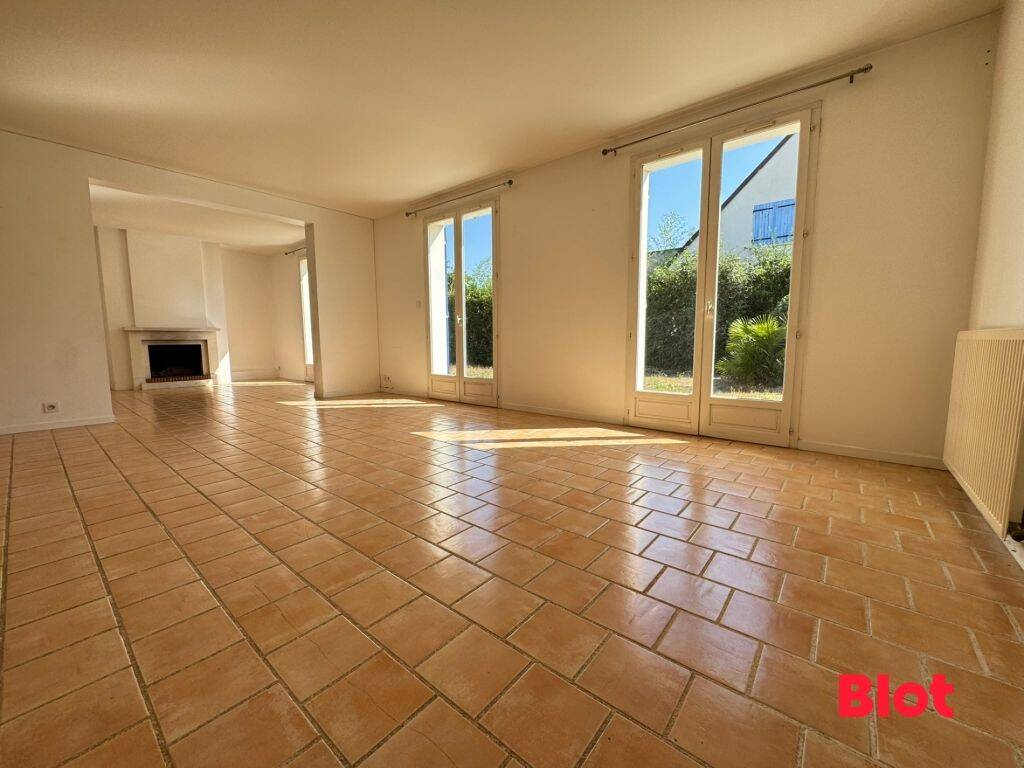 Maison 9 pièces 230 m² · à Bruz · 230 m² · 499 000 €