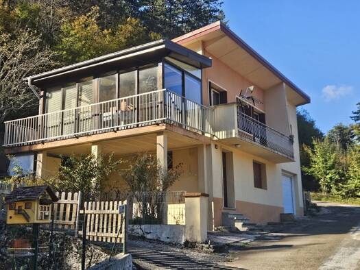 Maison à vendre 143 000 € 4 pièces 3 chambres 90 m² 400 m² de terrain Chabot-Mouton Saint-Claude 39200