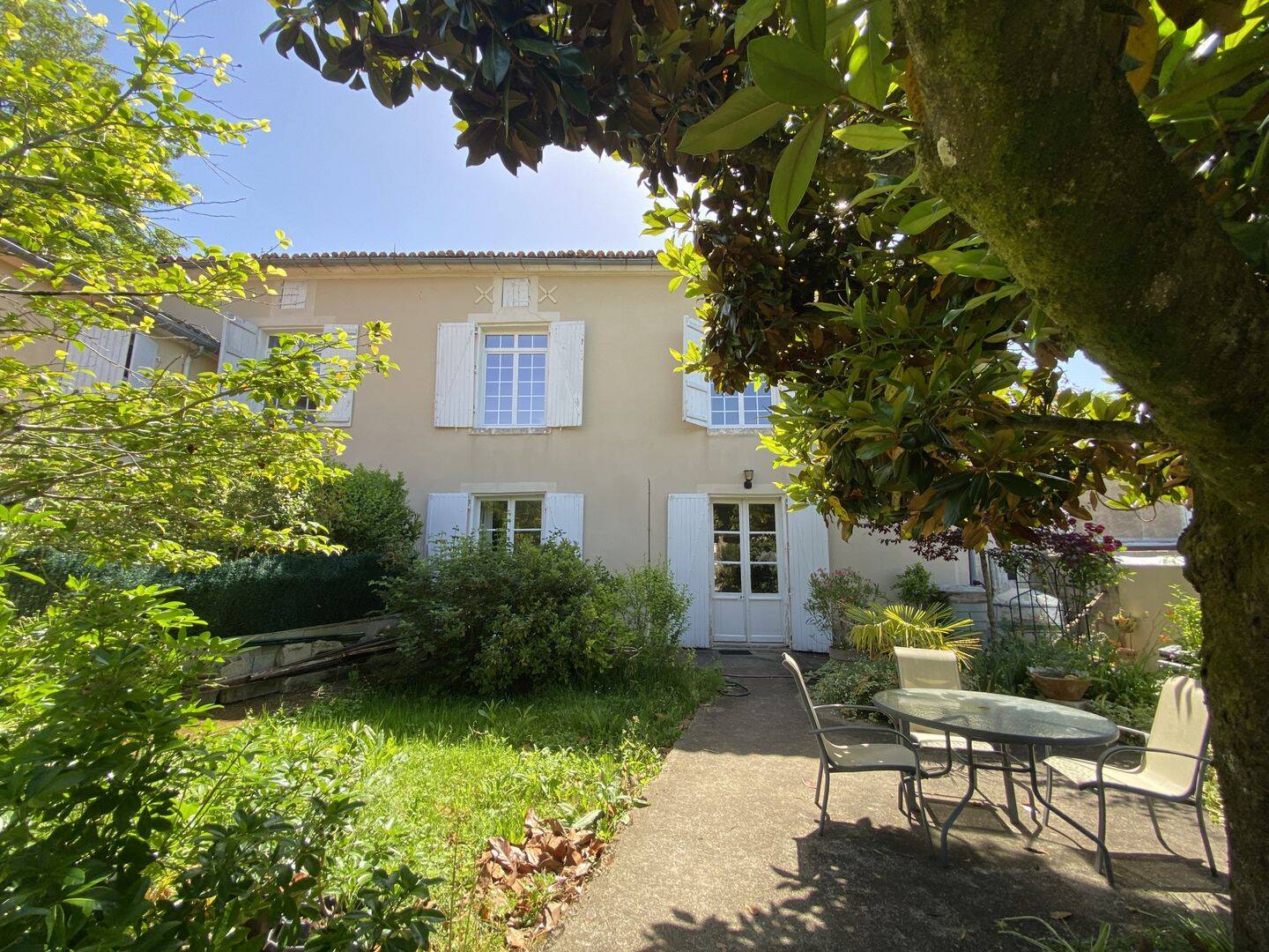 Maison 6 pièces 183 m² · à Angoulême · 183 m² · 420 000 €