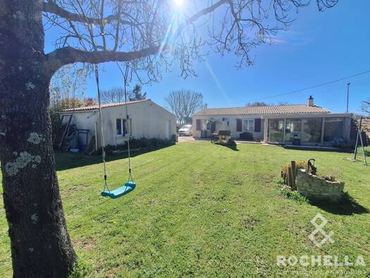 Maison de plain-pied à vendre 260 000 € 5 pièces 3 chambres 128 m² 1 015 m² de terrain Marans 17230