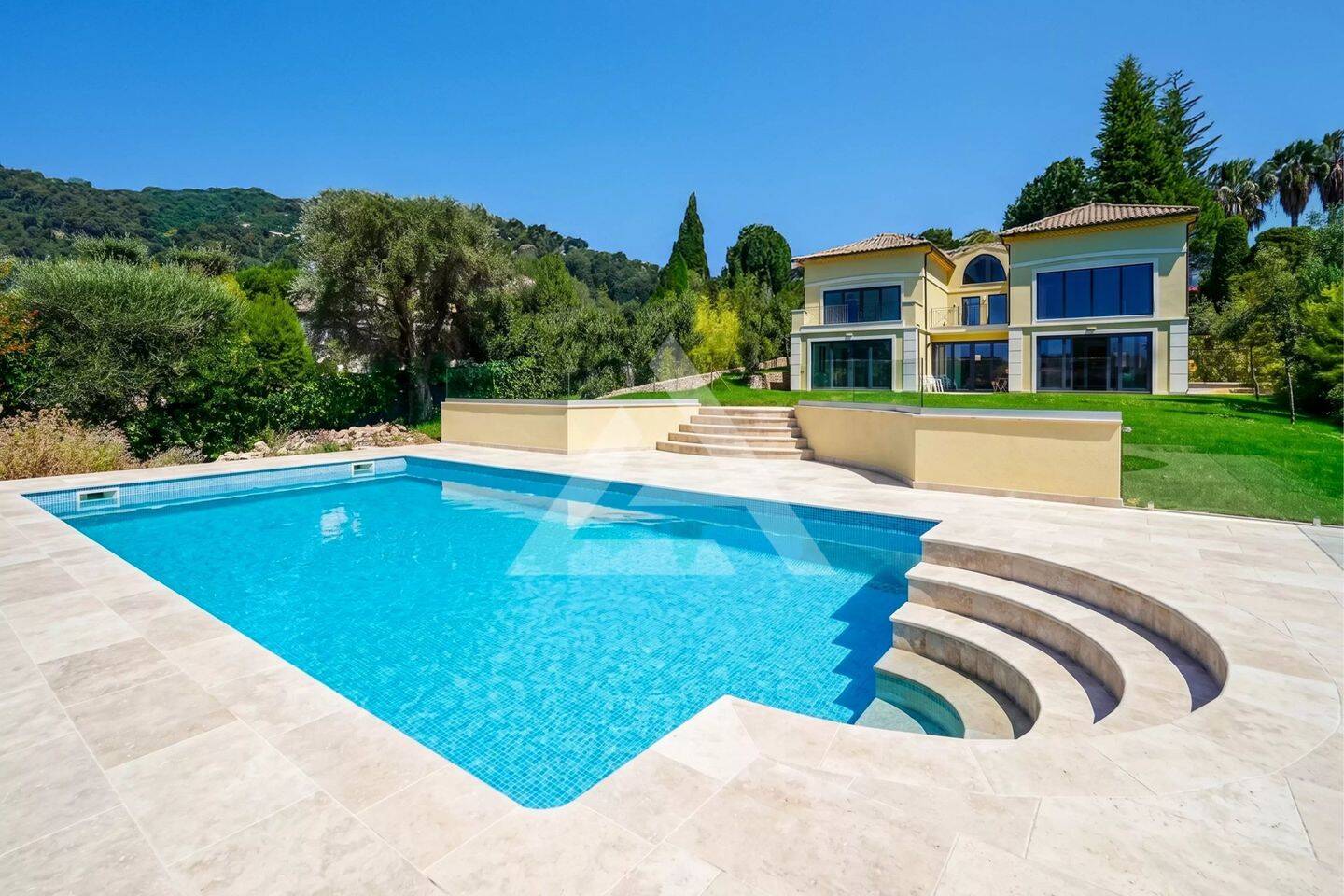 Maison 6 pièces 400 m² · à Roquebrune-Cap-Martin · 400 m² · 3 950 000 €