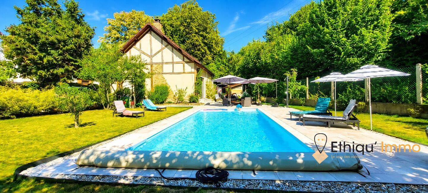 Maison 5 pièces 136 m² · à Saint-Julien-les-Villas · 136 m² · 306 000 €